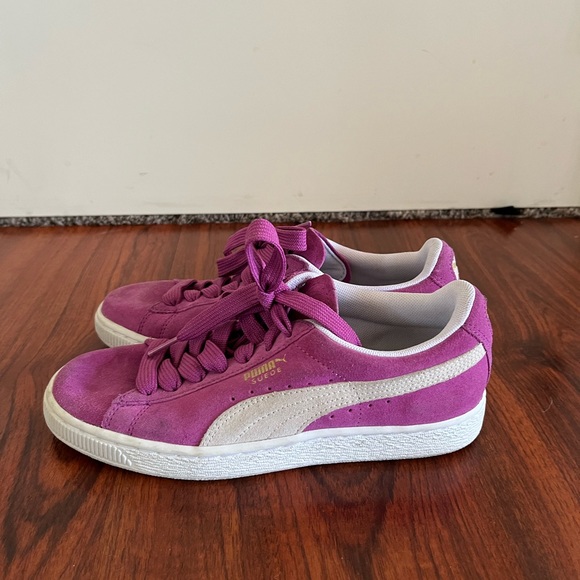 Women’s Suede Pumas Size 6.5 - Picture 1 of 3